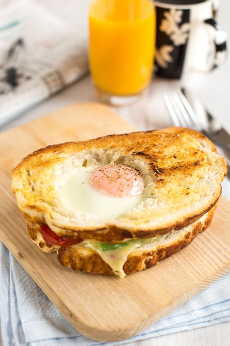 Spoil Your Mom on Mothers Day With This Egg in a Hole Breakfast Sandwich Recipe via Brit + Co Egg In A Hole, Tofu Sandwich, Breakfast Sandwich Recipes, Quick Breakfast Recipes, Sandwich Recipe, Breakfast Bake, Quick And Easy Breakfast, Breakfast Items, Vegetarian Recipes Easy