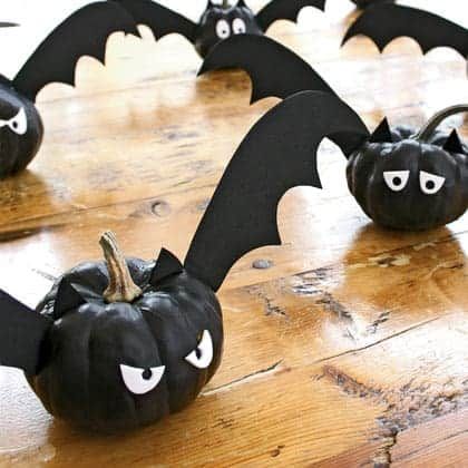 Halloween Pumpkin Diy, Creative Pumpkin Decorating, No Carve Pumpkin Decorating, Halloween Bat Decorations, Creative Pumpkin Carving, Pumpkin Painting Ideas, Fun Pumpkins, Pumpkin Projects, Zucca Halloween