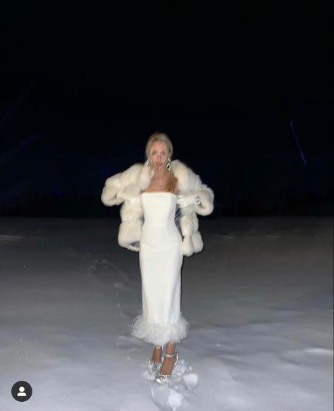 Elegant Winter Photoshoot, Fur With Dress, Sparkle Christmas Outfit, Dress In The Snow, White New Years Outfit, Icy Fashion, Winter Dresses Aesthetic, White Fur Dress, White Fur Coat Outfit Casual