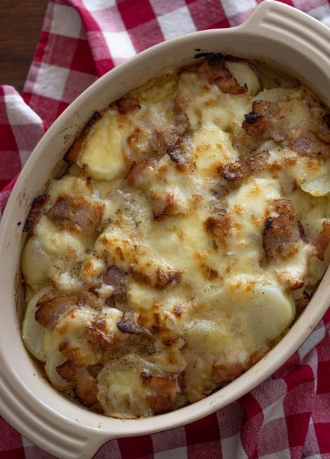 Bacon, Onion, Raclette Potato Gratin Raclette Recipes, Melting Cheese, Steak Frites, Gratin Dish, Potato Gratin, Prime Rib Roast, Flavored Bacon, French Classic, Cooking 101