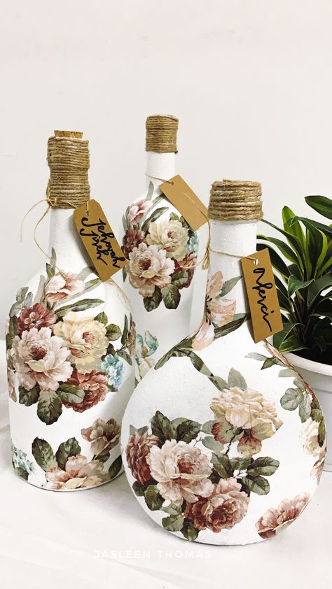 wine glass art ideas wine glass art painting wine glass artwork wine glass art prints Decoupage Ideas Bottles, Decoupage Bottles Ideas, Bottle Arts And Crafts, Vitrail Glass Paint, Good Birthday Gifts, Bottle Decoupage, Painted Butterflies, Round Glass Vase, Decoupage Decor