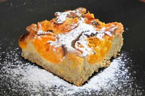 Gran's Austrian apricot cake Classic Sponge Cake Recipe, Lemon Sour Cream Cake, Fresh Apricots, Apricot Cake, Old Cake, Sour Cream Cake, Australia Food, Light Cakes, Heirloom Recipes