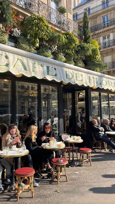 Paris Cafe Aesthetic, Parisian Coffee Shop, Parisian Style Decor, Paris Coffee Shop, French Coffee Shop, Korean Vibe, France Cafe, Paris Bakery, Parisian Store