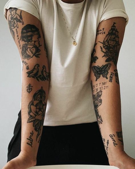 What To Wear To A Punk Show, Medium Size Body Outfits Aesthetic, Modern Traditional Tattoos, Mixed Style Tattoo Sleeve, Tumblr Tattoo, Tattoos Feminine, Tattoos Quote, Tattoos Fine Line, Tattoos Abstract