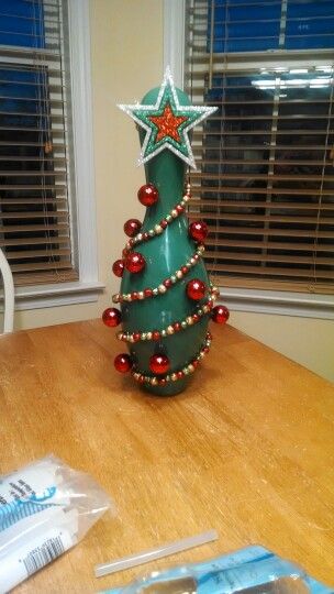 Christmas Tree Bowling Pin Bowling Pin Christmas Tree, Repurpose Bowling Pins, Decorating Bowling Pins, Bowling Pin Christmas Crafts, Painted Bowling Pins Ideas, Christmas Bowling Pins, Bowling Pins Ideas Projects, Bowling Pins Ideas, Bowling Decor