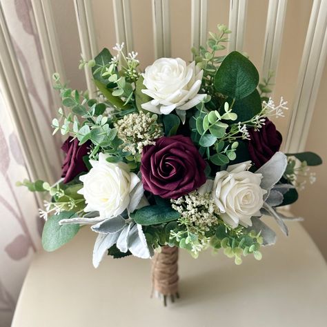 Rose And Eucalyptus Bouquet, Sage Bridesmaids, Wedding Bouquet Eucalyptus, Bridal Bouquet Burgundy, Bouquet With Greenery, Brides Flowers, 15 Cake, Bouquet Eucalyptus, Brides Flowers Bouquet