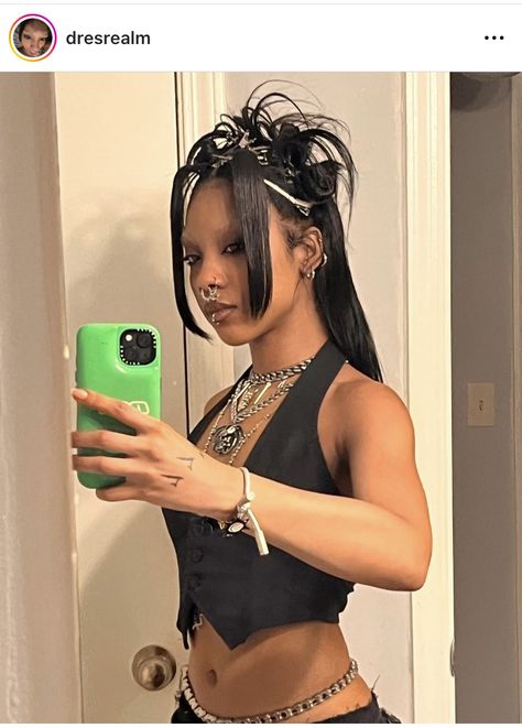 Black Women Rockstar Aesthetic, Punk Hairstyles Black Women, Rockstar Hairstyles Black Women, Alt Black Woman Hairstyle, Black Punk Hairstyles, Rockstar Hairstyles For Women, Lydia Aesthetic, Rockstar Hairstyles, Rock Star Hair