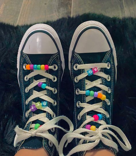 So I’ve been obsessed with ppl beading their shoe laces so i just had to do it💛Comment if u like them😙 Beads On Converse, Beaded Shoes Laces, Alt Shoes, How To Lace Converse, Crystal Wedding Dress, Beaded Shoes, Estilo Indie, Indie Girl, Hype Shoes