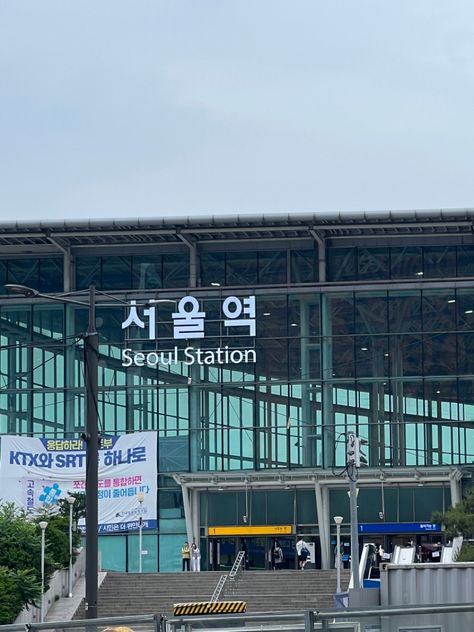 train to busan, seoul station Seoul Station, Train To Busan, New Photo Download, Bus Station, Photo Download, Railway Station, South Korean, Busan, Train Station