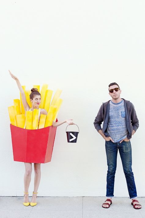 DIY Fries (Before Guys!) Costume - easy DIY instructions for you to recreate! Fries Costume, French Fry Costume, Burger Costume, Punny Costumes, Food Halloween Costumes, Punny Halloween Costumes, Creative Halloween Costumes Diy, Halloween Costumes Diy Couples, Halloween Parejas