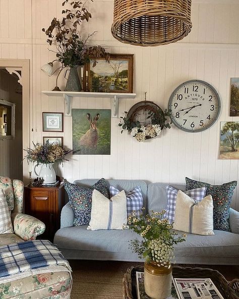 Wendy : MY 1925 COTTAGE (@my1925cottage) • Photos et vidéos Instagram Magical Interior, Make Everything Around Me Beautiful, Kingston House, Elsie De Wolfe, Cottagecore Home, Deco Boheme, Cottagecore Decor, Pretty Decor, English Countryside