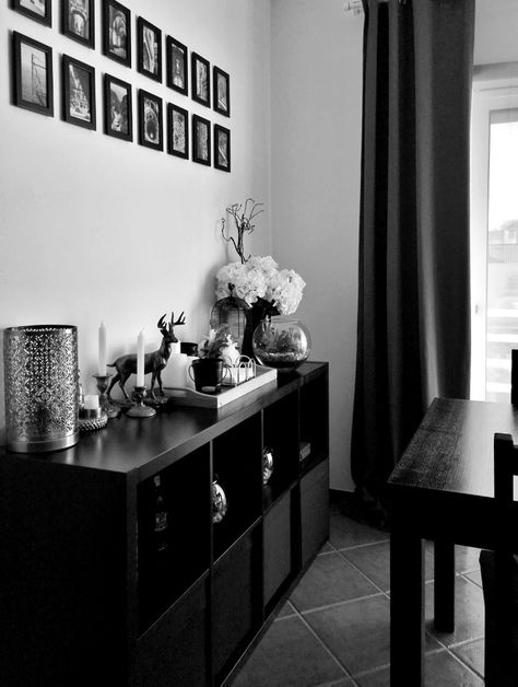 Dinning area with black-brown Ikea Expedit/Kallax as a console. Grey curtains and small pictures display using cheap Ikea frames.  #Decoration #EasyDecor #OnABudget #MixAndMatch #Ikea #Kallax #Expedit #Console #Dinning Black Kallax Ikea, Ikea Kallax Black, Black Kallax Styling, Living Room Decor Grey And White, Minimalist Apartment Interior, Living Room Decor Ikea, Dark Brown Furniture, Brown Furniture Living Room, Ikea Expedit