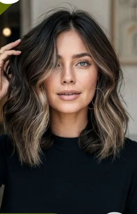 Roots And Highlights, Medium Length Brown Hair With Balayage, Balayage Black Roots, Brunette With Blonde Ends, Blonde Ends Dark Roots, Shoulder Length Black Hair With Highlights, Black Hair With Blonde Ends, Dark Hair With Blonde Ends, Dark Hair With Ashy Highlights