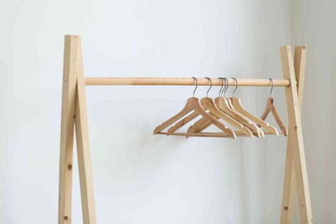 Learn how to pack hangers properly so they don't take up too much space and aren't damaged (or cause damage!) during a move. Packing Hangers, Cardboard Wardrobe, Best Clothes Hangers, Moving Hacks, Moving Hacks Packing, Wardrobe Boxes, Non Slip Hangers, Moving Home, Velvet Hangers