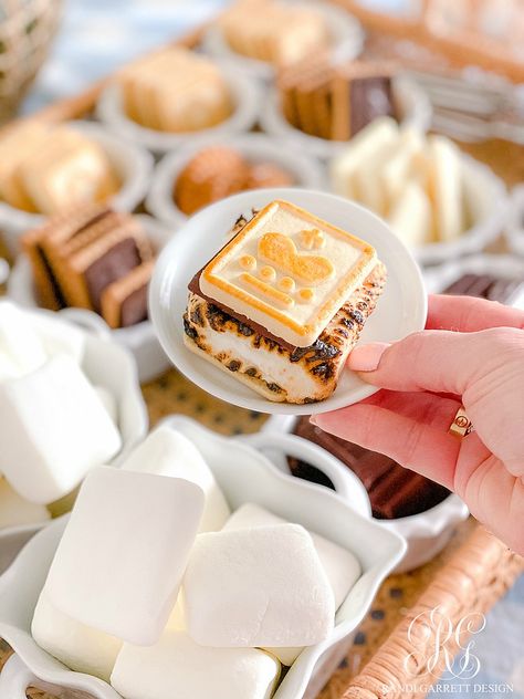 How to make Gourmet S'mores - Randi Garrett Design Gourmet Smores Recipes, Fancy Smores Bar, S’mores Box Idea, S’mores Charcuterie Boards, Gourmet Smores Bar, Gourmet Smores Ideas, Fancy Smores Ideas, S’mores Bar Set Up, S’mores Ideas