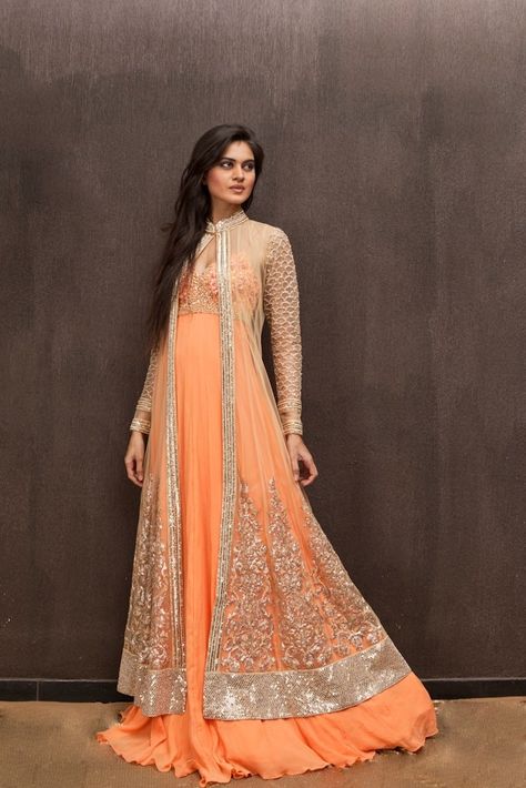 Lovely orange gown with long jacket... Soo pretty Orang India, Orange Gown, Saree Bollywood, Gaun Fashion, Salwar Kamiz, Orange And Gold, Indian Bridal Wear, Indian Gowns, Anarkali Dress