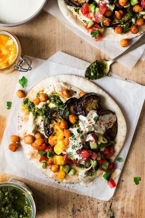 eggplant sabich pitas with spiced chickpeas Arabisk Mad, Lazy Cat Kitchen, Spiced Chickpeas, Street Foods, Idee Pasto Sano, Middle Eastern Recipes, Chickpeas, Tahini, Veggie Recipes