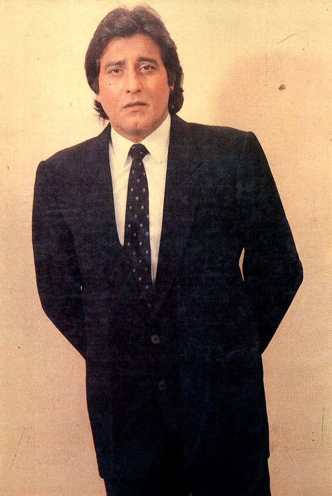 Vinod Khanna, Retro Bollywood, Indian Fashion Saree, Aamir Khan, Vintage Bollywood, Scene Photo, Famous Faces, Stylish Women, Indian Fashion