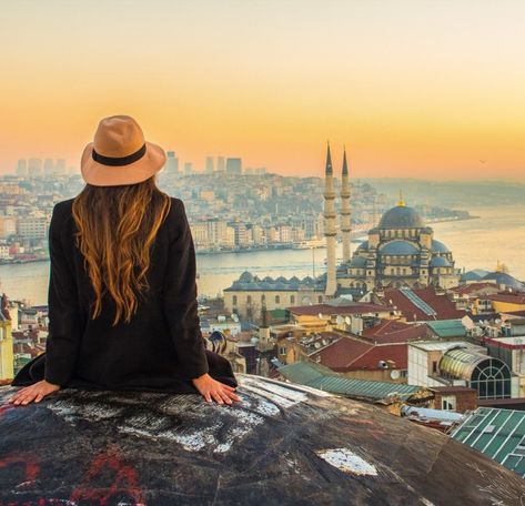 Istanbul's Secret Rooftop: The Best View in Turkey - SUITCASE AND I Rooftop View, Turkey Travel Guide, Istanbul Turkey Photography, European Trip, Istanbul Photography, Istanbul Travel, Travel Icon, Voyage Europe, Turkey Travel