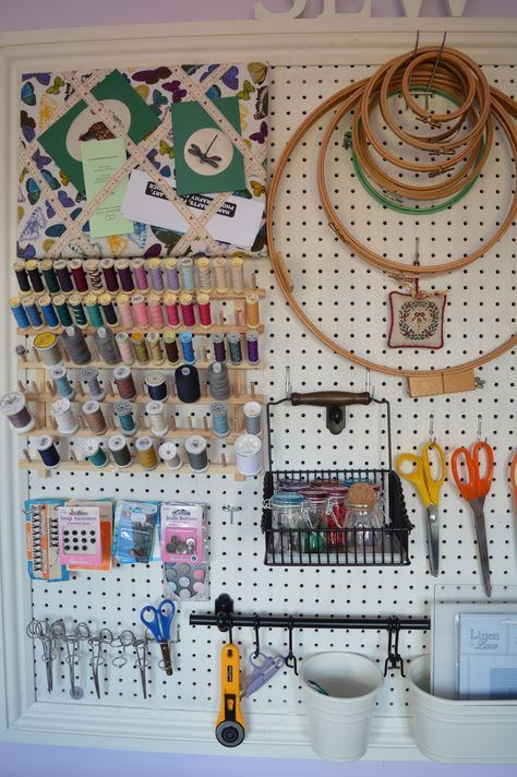 Sewing Shed Ideas, Room Pegboard, Sewing Closet, Sewing Room Inspiration, Sewing Room Storage, Pegboard Organization, Sewing Spaces, Craft Sewing Room, Sewing Craft Room