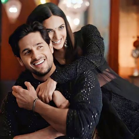 Shershah Aesthetic, Sidkiara Photo, Sid Kiara Wedding, Siddharth Malhotra And Kiara Advani, Sid Kiara, Bridesmaid Photoshoot, Sidharth Malhotra, Indian Wedding Couple Photography, Cutest Couple Ever