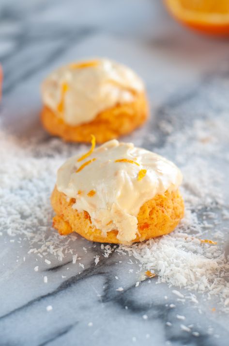 Vegan Carrot Cookies - Thyme & Love Carrot Puree, Orange Icing, Carrot Cookies, Cookie Recipes Unique, Unique Cookies, Cooked Carrots, Vegan Condiments, Vegan Cookies, Shredded Coconut