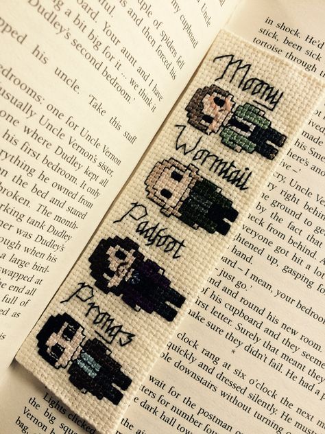 Marauders Cross Stitch, Marauders Embroidery, Marauders Bookmark, Marauders Crochet, Hp Crochet, Harry Potter Crochet, Stitch Stuff, Marauders Map, Crochet Bookmarks