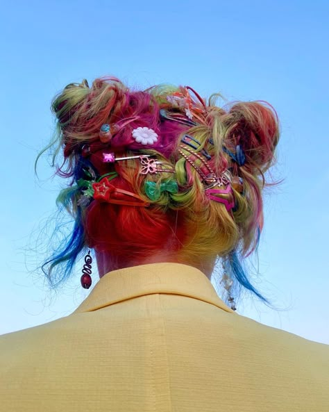 ig: flamingal 🌟 Short Curly Colorful Hair, Red And Green Hair Color Ideas, Colorful Hair Aesthetic, Maximalist Hairstyle, Funky Hair Styles, Vivid Colors Hair, Rainbow Hair Aesthetic, Rainbow Hair Curly Natural, Multicolored Hair Aesthetic