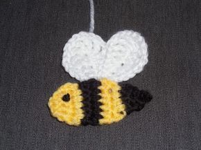 Buzzy Bee Baby Blanket with Matching Hat - Crafty Cori Strikes Again Crochet Bee Applique Free Pattern, Bee Applique Pattern, Crochet Bee Applique, Hexagonal Crochet, Easter Cardigan, Honey Crochet, Bee Blanket, Bee Applique, Bee Baby Blanket