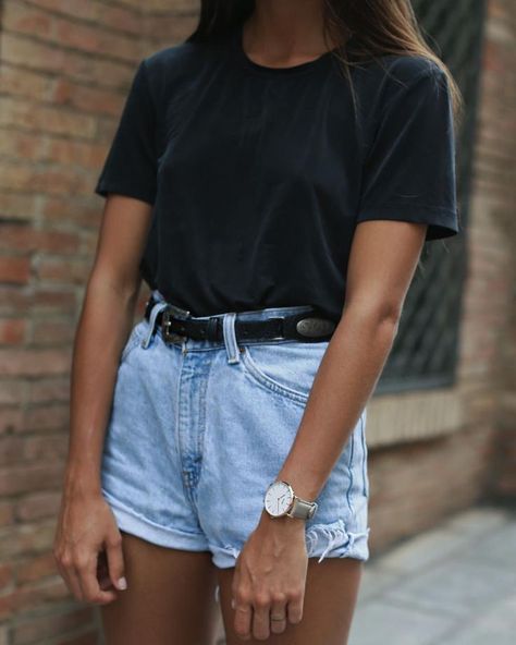 Outfits Sommer, Millennials Fashion, Black Tees, 여름 스타일, Mode Boho, Mode Casual, Vintage Grunge, Looks Street Style, Stil Inspiration