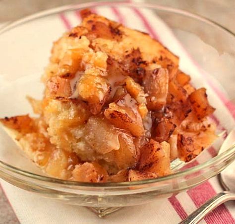 Crock Pot Apple Pudding Cake Apple Pudding Cake Recipe, Apple Pudding Cake, Apple Pudding, Pudding Flavors, Crock Pot Desserts, Slow Cooker Desserts, Apples And Cheese, Impressive Recipes, Crockpot Dishes