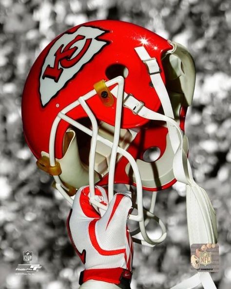 Kansas City Chiefs Helmet Spotlight Photo Print - Item # VARPFSAAPD113 - Posterazzi Nfl Artwork, Chiefs Helmet, Kc Chiefs Football, Kansas Chiefs, Football Posters, Chiefs Super Bowl, Superbowl Champions, Sports Posters, Chiefs Football