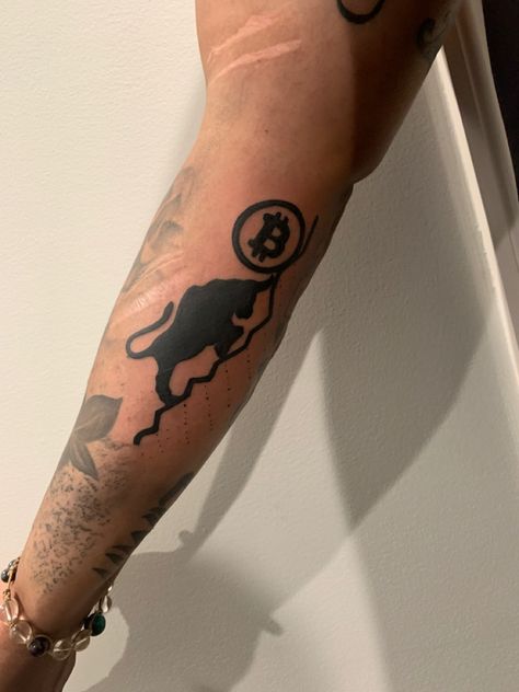 #bitcoin #bitcointattoo #tattoo #btc #cryptocurrency Crypto Tattoo Design, Trade Tattoo Ideas, Trader Tattoo Ideas, Trading Tattoo Ideas, Bitcoin Tattoo Design, Blockchain Tattoo, Forex Tattoo Ideas, Crypto Tattoo, Trader Tattoo