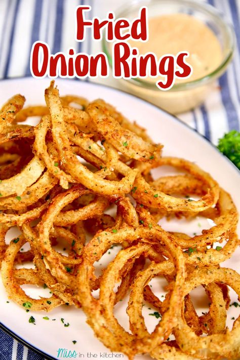 Onion Straws Recipe, Burger Onions, Fried Onion Straws, Onion Straws, Fried Onion Rings, Blooming Onion, Crispy Onions, Onion Recipes, Fried Onions