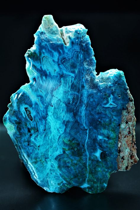 Chrysocolla Crystal, Gemstones Chart, Geology Rocks, Rock Types, Crystal Formations, Types Of Crystals, Arizona Usa, Beautiful Rocks, Minerals And Gemstones