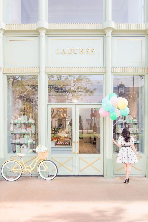 Pastel Coffee Shop, Cute Store Fronts, Bakery Exterior, Pastel Shop, Cake Shop Design, Butik Design, Vitrine Design, Shop Exterior, Bakery Decor