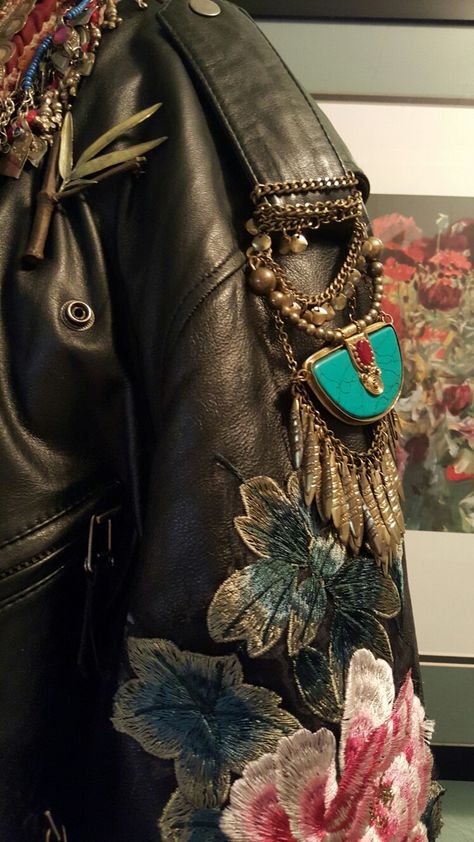 Embellished Leather Jacket, Upcycled Leather Jacket, Embellished Coat, Diy Jacket, Embellished Jacket, Badass Style, Artist Outfit, Make Things, Winter Fashion Outfits