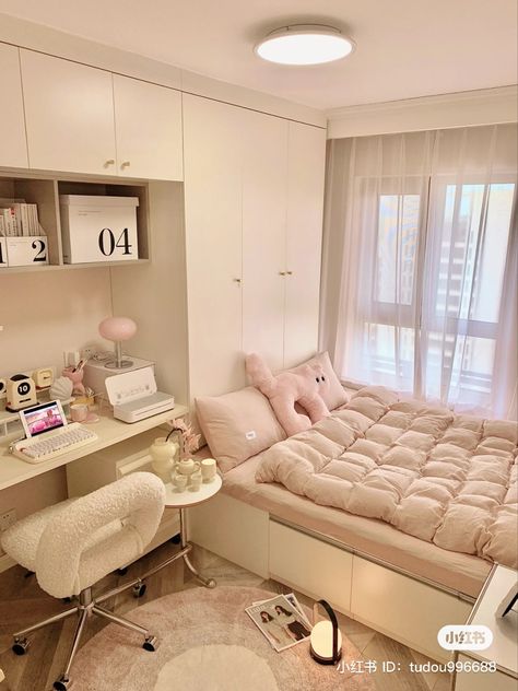 Soft Pink Bedroom Ideas Minimalist, Aesthetic Pink And White Room, Cute Bedroom Ideas Pink, Pink Minimalist Bedroom, Most Beautiful Homes, Bedroom Ideas For Small Rooms Cozy, Amazing Houses, Apartment Living Room Design, Dream Apartment Decor