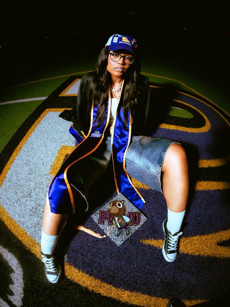 Prairie View A&M University Grad Photos by jjeanpaullart  #graduation #gradphotos #gradphotoshoot #collegegrad #college #pvamu #pvcon #prairieview #prairieviewamuniversity #hbcu #graduationoutfit #gradpicsaesthetic #gradphotooutfits   GRAD CAP @kraftykarenmakesthings Creative Shots For Graduation Ideas, Hbcu Graduation Pictures, Creative Shot For Graduation, Hbcu Outfits, Prairie View A M University, College Graduation Photoshoot, College Graduation Pictures Poses, College Senior Pictures, College Graduation Photos