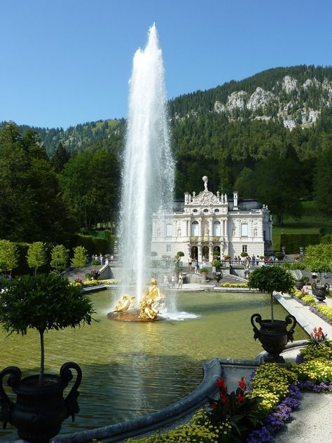 Schloss Linderhof German Palaces, Linderhof Palace, Moroccan Houses, New Palace, European Castles, Castle Hotel, Electrical Projects, Building Projects, Fairytale Castle