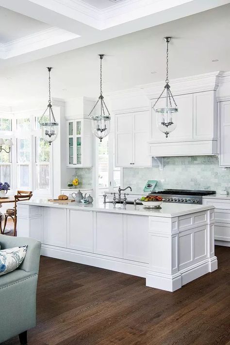 Hamptons House Interior, Hamptons Style Living Room, Hampton Style Kitchen, Hamptons Kitchen, Hamptons Style Homes, Coastal Kitchen Design, Hamptons Style Home, Styl Hampton, Interior Decorating Tips