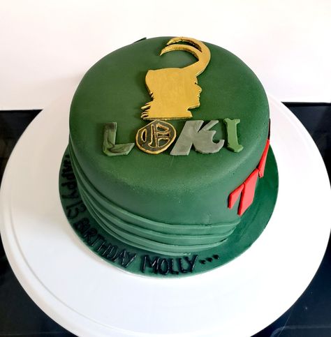 Loki cake. Gluten free chocolate cake with fondant. Marvel Cake Ideas, Loki Cake, Chocolate Cake With Fondant, Dog Lover Cake, Marvel Cakes, Marvel Birthday Cake, Loki Tva, Marvel Birthday, 14th Birthday Cakes