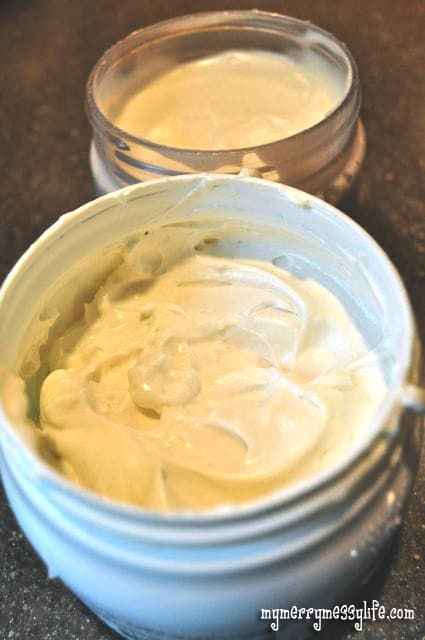 Shea Butter Recipes, Organic Body Lotion, Organic Body Butter, Homemade Moisturizer, Organic Lotion, Homemade Stuff, Diy Lotion, Raw Shea Butter, Homemade Lotion