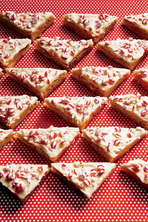 White Chocolate-Peppermint Blondies Blondies Christmas, Peppermint Blondies, Peppermint Pie Recipe, Peppermint Recipes Desserts, Yummy Brownies, White Chocolate Desserts, Peppermint Dessert, Christmas Dessert Recipes, Peppermint Recipes