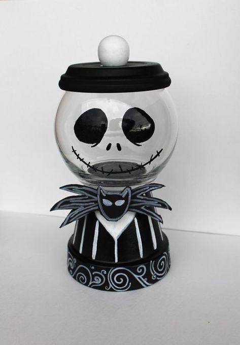 Jack Skellington projects and crafts - A girl and a glue gun Crutches Diy, Jack Skelton, Disney Diys, Candy Jars Diy, Halloween Candy Jar, Halloween Decorations Diy, Pots Ideas, Jack Halloween, Nightmare Before Christmas Ornaments