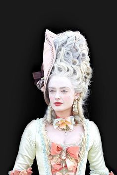 More court hair and bonnets late 1700's France. Marie Antoinette Hair, 18th Century Hair, Marie Antoinette Costume, Rococo Fashion, 18th Century Fashion, Period Outfit, Historical Costume, Historical Dresses, Marie Antoinette