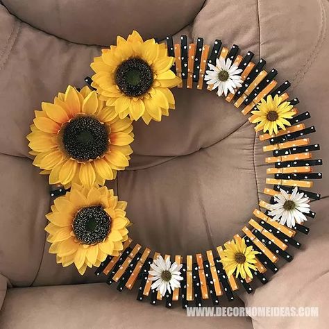 Diy Sunflower Wreath, Dye Clothespins, How To Make Sunflower, Umbrella Wreath, Diy Sunflower, Clothespin Wreath, Clothes Pin Wreath, Sunflowers And Daisies, Wooden Clothespins