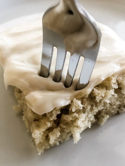 Banana Sheet Cakes, Yummy Bars, Bars With Cream Cheese Frosting, Bars With Cream Cheese, Cream Cheese Frosting Easy, Pudding Cupcakes, Cholesterol Recipes, Baked Cakes, Banana Dessert Recipes