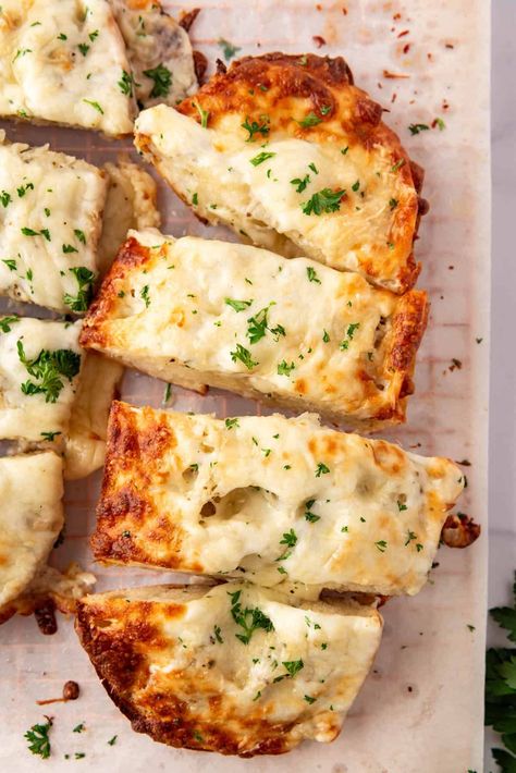 Cheesy Mozzarella Garlic Bread (aka Cheezy Garlic Crack Bread) is the best garlic bread you'll ever taste, oozing with gooey cheese and seasoned with a perfect blend of fresh garlic and herbs. This family favorite only takes about 15-20 minutes to make and is the perfect side dish for any Italian meal, or appetizer for a party. | garlic bread with mozzarella cheese | easy garlic mozzarella cheese bread The Best Garlic Bread, Best Garlic Bread, Cheesy Garlic Bread Recipe, Homemade Breadsticks, Pizza Bread Recipe, Toasted Ravioli, French Bread Recipe, Potatoes Recipes, Garlic Cheese Bread