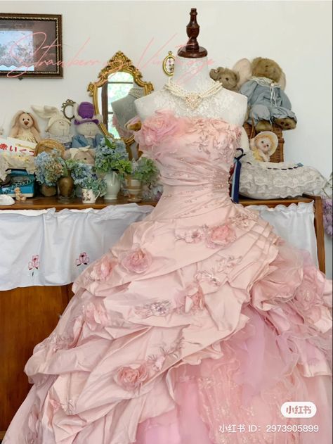 Vintage Sweet 16 Dresses, Debut Dress Ideas, Debut Filipino Dresses, Debut Dresses Filipino, Princes Outfit, Sweet Sixteen Dress, Debut Gown, Debut Gowns, Quinceanera Themes Dresses